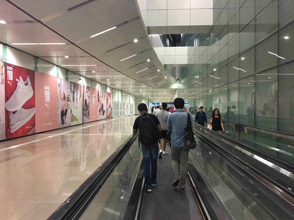 ##中環地鐵站往香港地鐵站的連接隊道（誤
