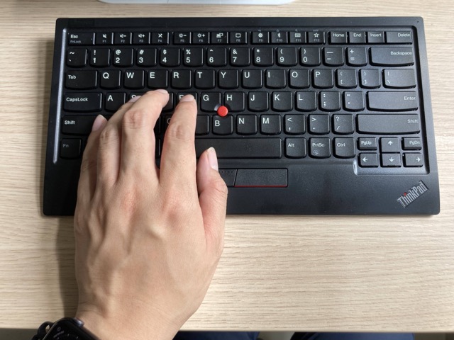 ##其他鍵盤使用時手腕要彎著。